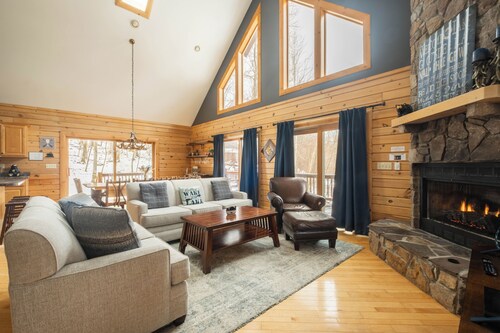 Luxury Deep Creek Lake Cabin • Sauna • Hot Tub • Arcade • Fire Pit •Pet Friendly