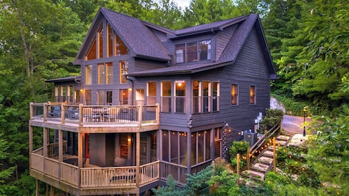 Rocking Chair Ridge by Avantstay Lux Lodge Hot Tub + Fire Pit + Game Room + Yoga Room + Mountain Views