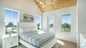 Free WiFi, bed sheets - Galveston 5BR Beach House | Lakefront | Sleeps 14 (Galveston)