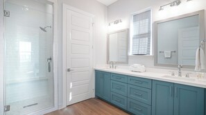 Shower, hair dryer, towels - Galveston 5BR Beach House | Lakefront | Sleeps 14 (Galveston)