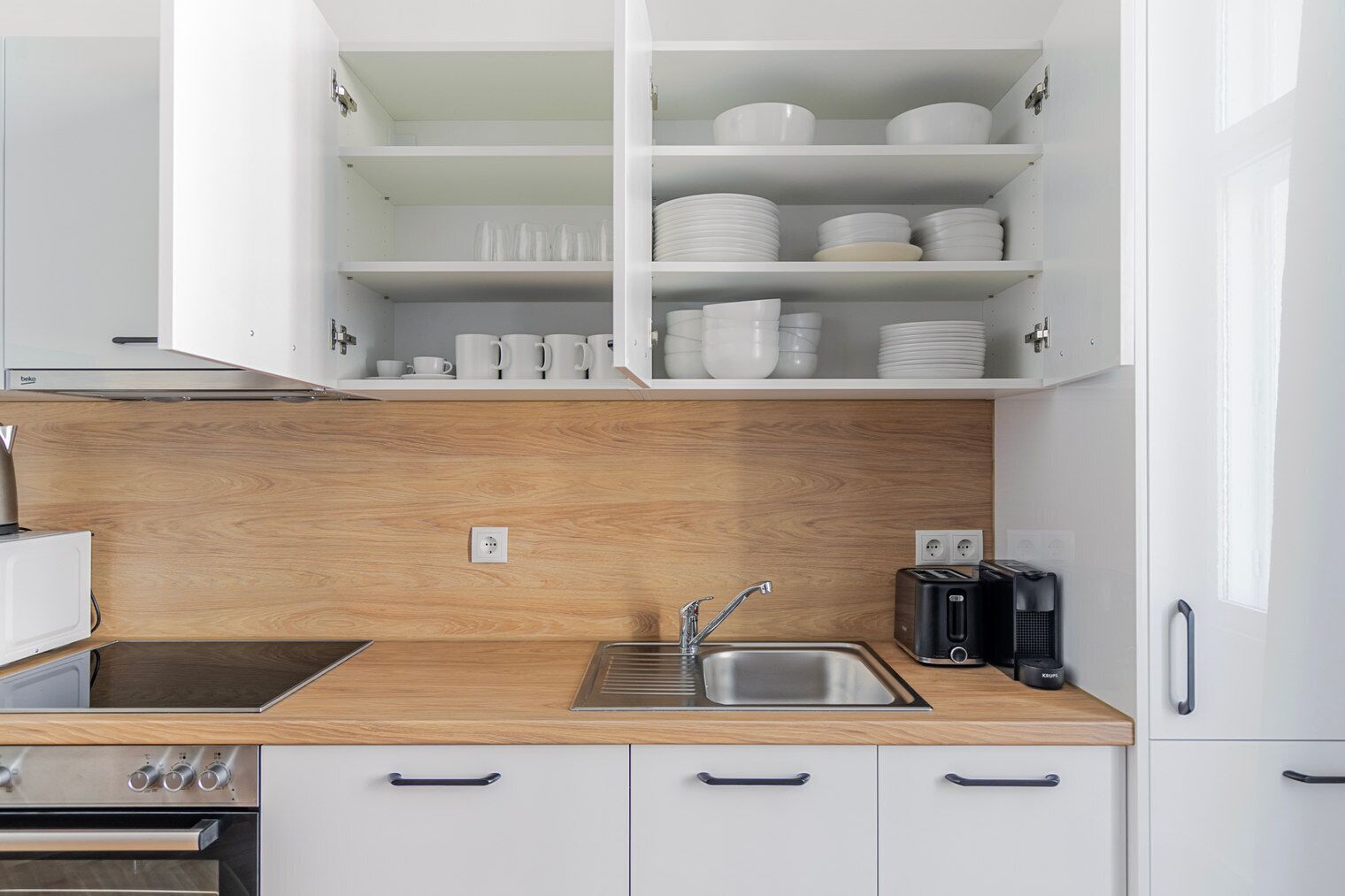 Kühlschrank, Mikrowelle, Ofen, Herdplatte