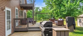 5BR getaway/sleeps 15/close to Sand Valley golf/Fishing/game room/grill/fire pit