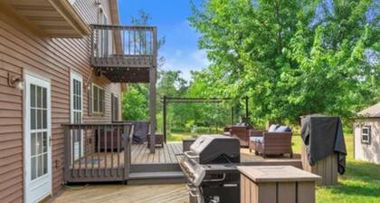 5BR getaway/sleeps 15/close to Sand Valley golf/Fishing/game room/grill/fire pit