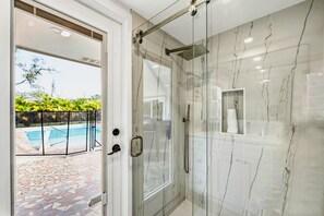 Shower, hair dryer, towels - Siesta Sun Oasis | Private Pool, Walk to Siesta Key Beach, Game Room (Sarasota)