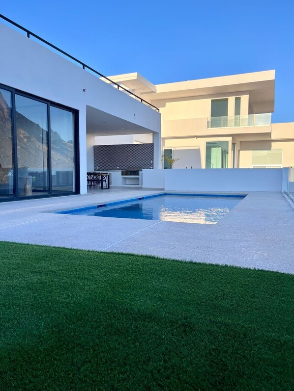 Outdoor pool, a heated pool