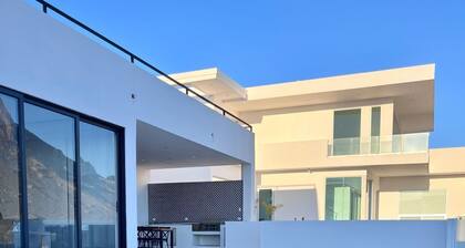 Beach Access • Private Pool - Sleeps 12 - Ocean Views & Tetakawi Mountain