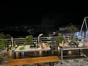 Outdoor dining - villa duong may (Tam Dao)