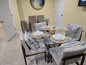 Dining - Charming 2-bedroom basement house with AC in lovely Lawrenceville (Lawrenceville)