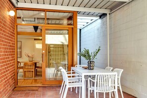 Outdoor dining - Heritage Stone Cottage | East End, Study, Mezzanine (Adelaide)