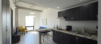 Suite Elegante con Vistas a la Ciudad | Estacionamiento