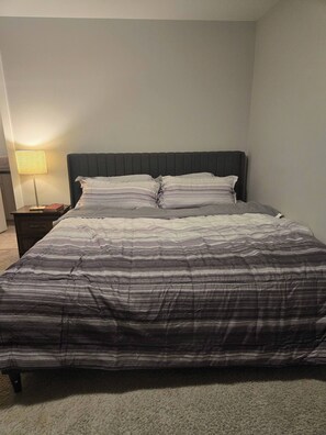 Room, 1 Bedroom - Room-standard Bedroom With King Size bed (Lethbridge)