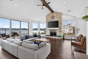 Living area - 5BR, Lake Travis Views, Austin Water (Austin)