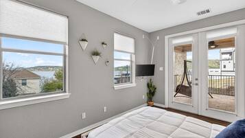 Desk, iron/ironing board, free WiFi, bed sheets