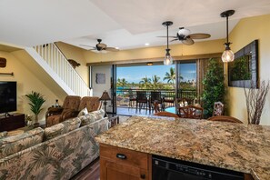 TV - Kona Alii 711 - Oceanfront Kona Penthouse w/ AC | Walk to Town (Kailua Kona)