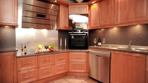 Fridge, microwave, oven, stovetop - VillaVilla 951 - Nr. Aaby, Fyn og øer (Nørre Aaby)