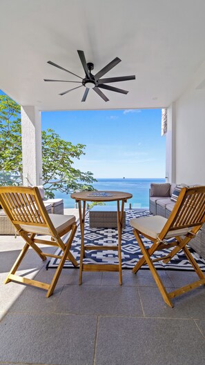 Outdoor dining - NEW! Oceanfront Casita w/ Private Plunge Pool, Ocean Access w/ Dock & Concierge (Punta Blanca)