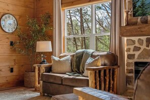 TV, fireplace, video games, offices - Rustic•Heart of Town•Fire Pit•Hot Tub•Play Ground• (Pigeon Forge)
