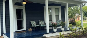 Bluebird Bungalow at the Lake
Clarksville, Virginia • Hot Tub & near the Lake!