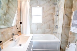 Hair dryer, bidet, towels, soap - 2 Bedroom East-York Bungalow (Toronto)