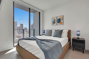 Iron/ironing board, free WiFi, bed sheets - 501-2703 Luxury Ocean View from Balcony Rooftop Pool & GYM (Miami)