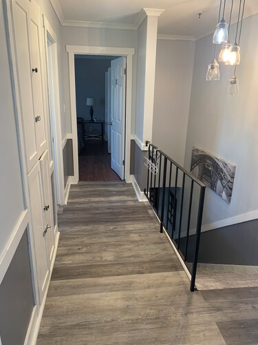 Cozy 2-bedroom / 1.5 bath 1200 sqft modern Renovated condo