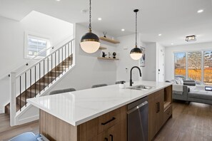 Interior - Gorgeous 6BR Luxury Home | Downtown Views (Calgary)