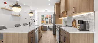 Gorgeous 6BR Luxury Home | Downtown Views
