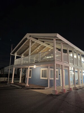 Exterior - Cozy 1-bedroom condo steps to the pristine Atlantic Ocean (Brigantine)