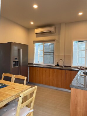 Private kitchen - Completely Private Pool Villa in Choeng Mon (Choeng Mon, Bophut, Koh Samui)