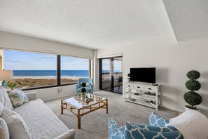 Smart TV - Classy Beachy-Vibe Oceanfront Condo-Walk to Beach (Fernandina Beach)