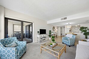 Smart TV - Classy Beachy-Vibe Oceanfront Condo-Walk to Beach (Fernandina Beach)