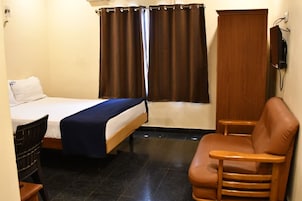 Habitación Deluxe con 1 cama doble o 2 individuales | Escritorio, espacio para trabajar con un portátil, wifi gratis