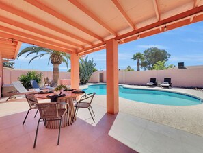 A heated pool - South Facing Heated Pool Home! Center of the Action! (Phoenix)