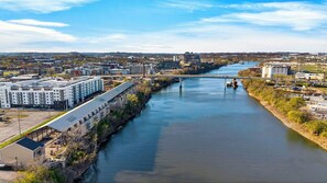 Apartment (1 Bedroom) | Interior - Riverfront Rhythm by Avantstay Shared Pool + Balcony + River Views Walk to Broadway + Germantown (Nashville)