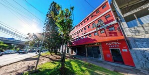 Chambre Triple, vue ville | Extérieur