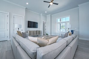 Smart TV - New! Private Pool, Walk To Beach, Premium Amenities, Luxury 4BR, Beach Club (Gulf Shores)