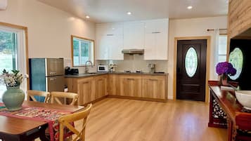 Fridge, stovetop, coffee/tea maker, electric kettle
