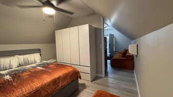 Iron/ironing board, WiFi, bed sheets