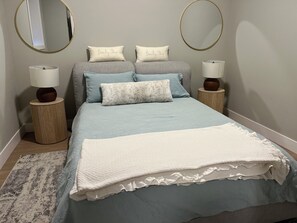 1 bedroom, iron/ironing board, WiFi, bed sheets - Get away to relax in nature (Kelowna)