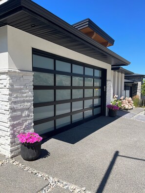 Exterior detail - Get away to relax in nature (Kelowna)