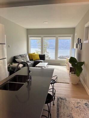 Living area - Get away to relax in nature (Kelowna)
