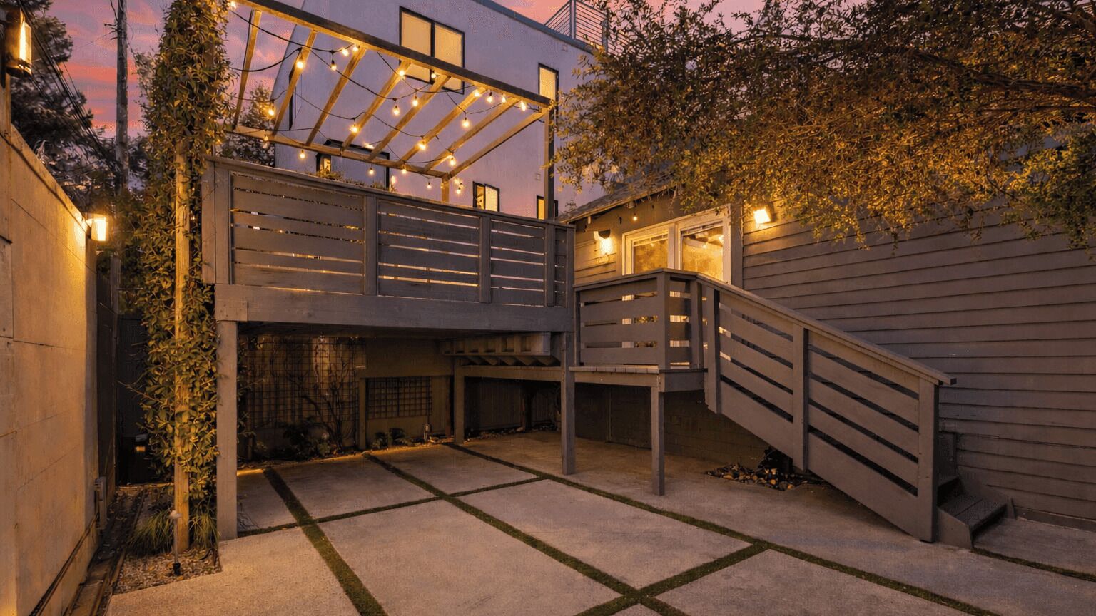 House (3 Bedrooms) | Exterior