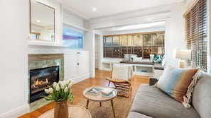 Interior - Brooks Avenue by Avantstay Walk to Venice Beach + Boardwalk Firepit + EV Charger (Venice)