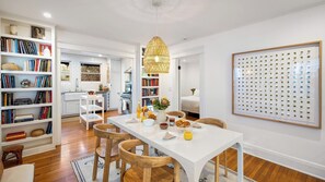House (3 Bedrooms) | Interior - Brooks Avenue by Avantstay Walk to Venice Beach + Boardwalk Firepit + EV Charger (Venice)