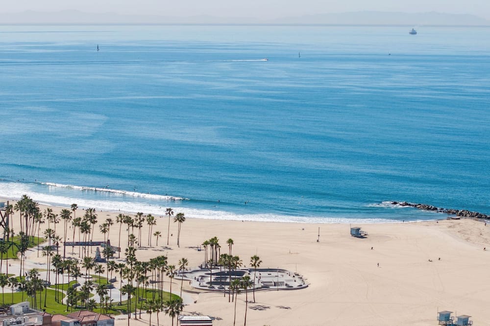 Brooks Avenue by Avantstay Walk to Venice Beach + Boardwalk Firepit + EV Charger - Venice, CA