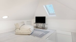 House (3 Bedrooms) | Interior - Brooks Avenue by Avantstay Walk to Venice Beach + Boardwalk Firepit + EV Charger (Venice)
