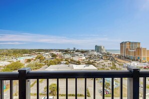 Property grounds - Oceanview condo with pool, private balcony, W/D - steps to beach (Myrtle Beach)