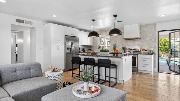 House (3 Bedrooms) | Interior