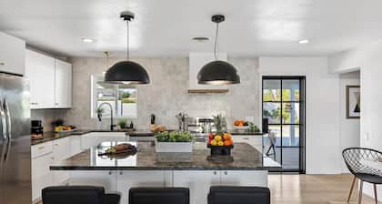 Lewis Oasis by Avantstay Private Pool + Firepit + Ping Pong Mins to Old Town + Dining