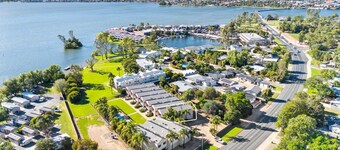 Elsinor 4 Located a short stroll from Lake Mulwala and the popular local clubs.
